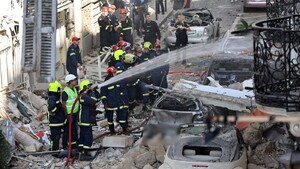 Πλάκα: Αγωνία για δύο ηλικιωμένους μετά την ισχυρή έκρηξη – Έμεναν στον δεύτερο όροφο του κτηρίου που κατέρρευσε