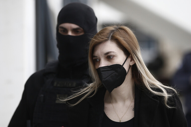 Ρούλα Πισπιρίγκου: «Σοβαρά κακοήθη ευρήματα στον λάρυγγα» – Τι αποκάλυψε η δικηγόρος της για τη θεραπεία